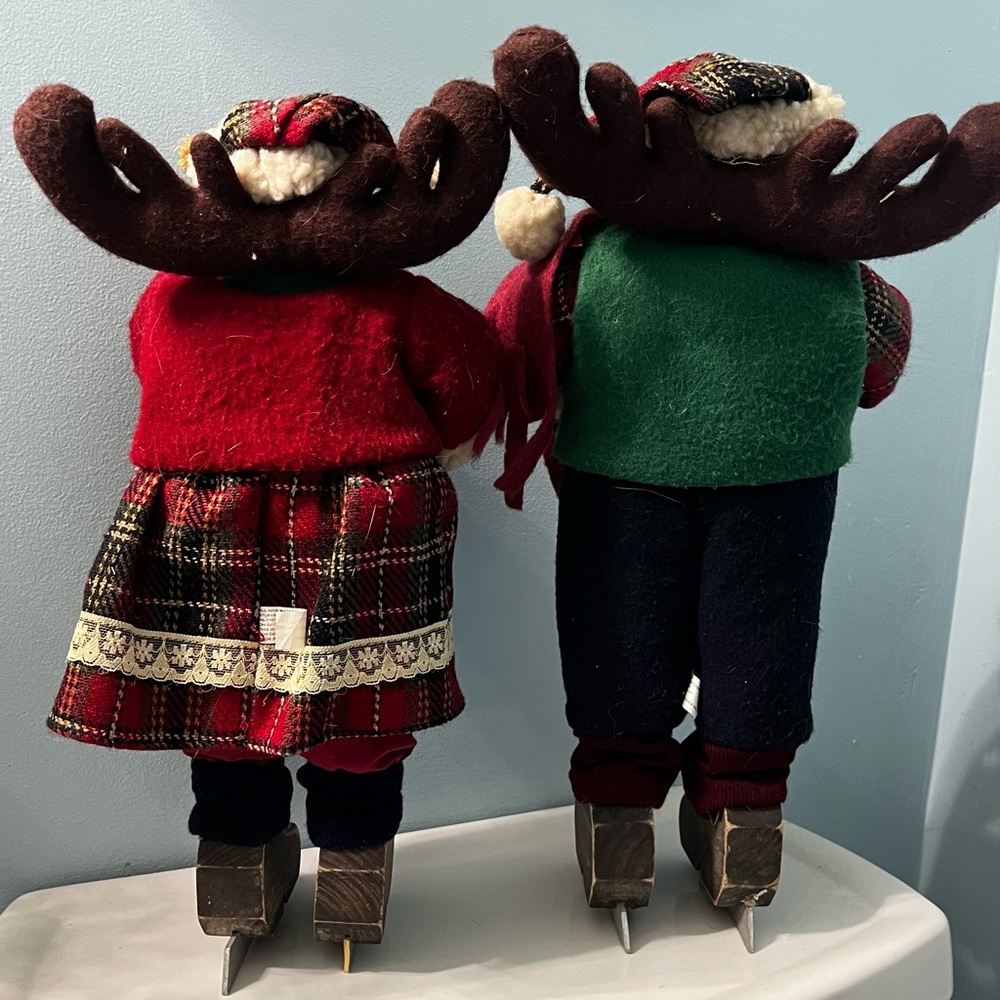 Set of (2) Primitive Christmas Holiday Winter Ice Skating Moose Family Decor - Picture 5 of 12